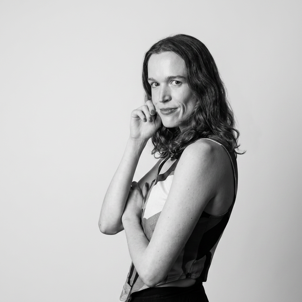 Liz Wells headshot